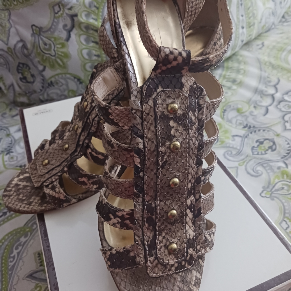 Shoes - Picture 2 of 5